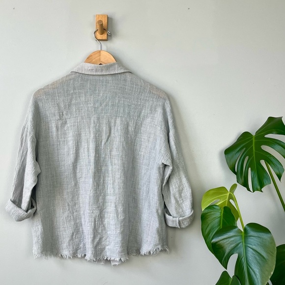 Molly Green Lightweight Button Down - Picture 2 of 10